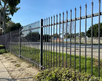 7,800 Sets Of Steel Tubular Fence For UK University Campus Security Project